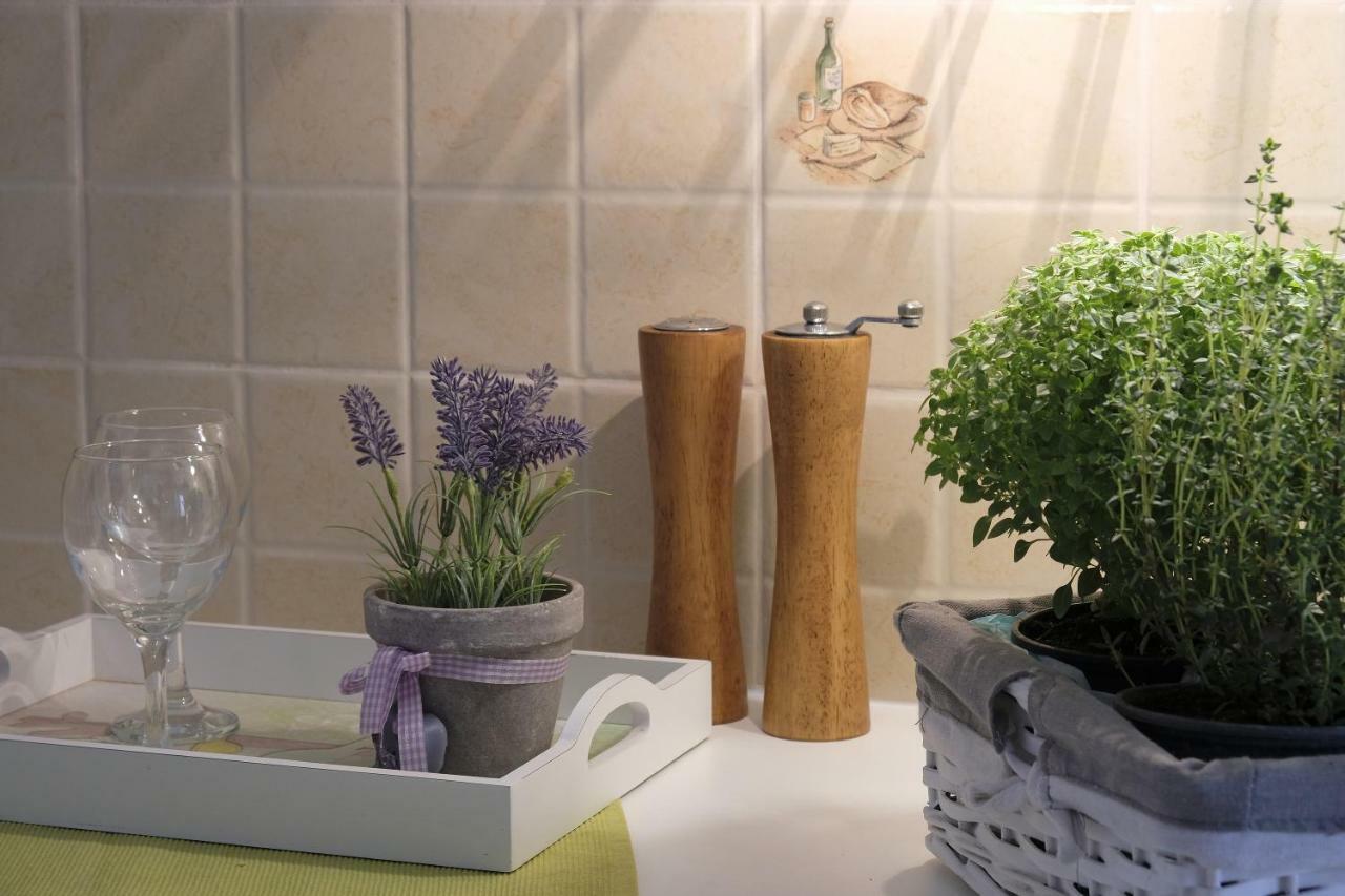 Stone Gate Apartment *